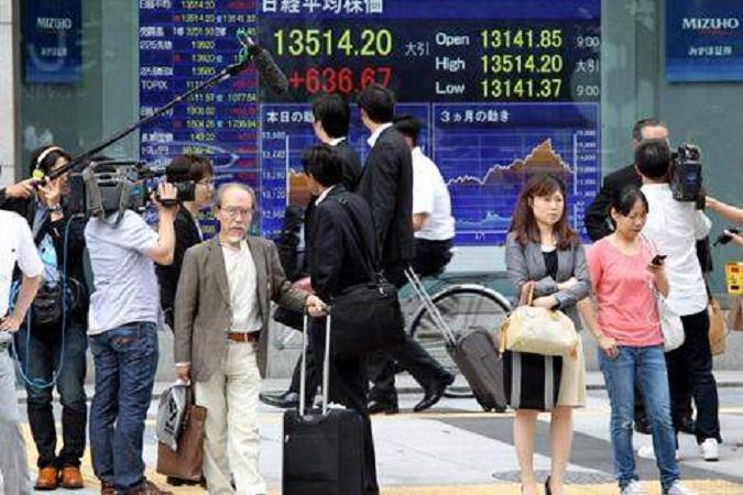 SE Asia Stocks-Mostly Down; Manila, S'pore Underperform Ahea