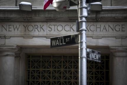 Wall St Edges Up; Indexes Post Losses for Week