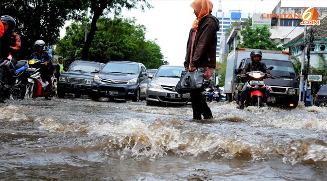 Banjir bakal berimbas ke pertumbuhan ekonomi RI 2014