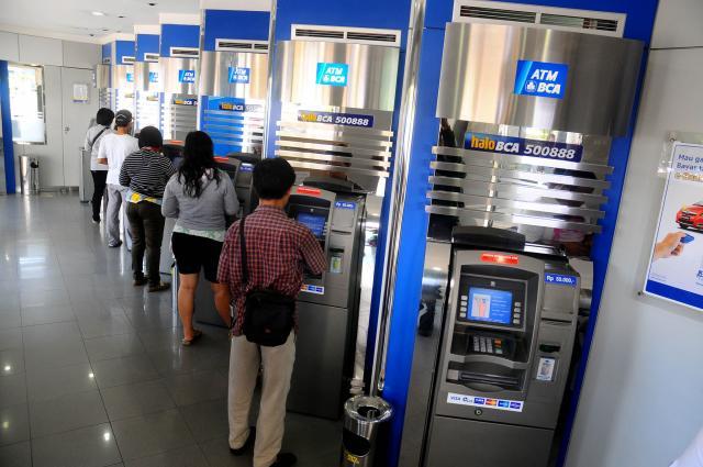 Di tengah ekonomi menjepit, kinerja BCA jadi yang terbaik di
