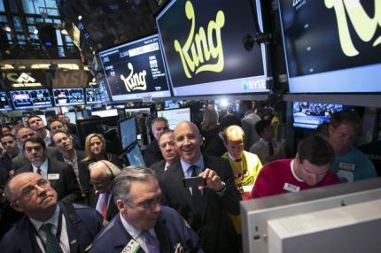 GLOBAL MARKETS-World stocks slip from six-year high; euro yi