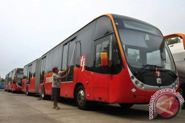 United Tractors Pasok 300 Bus Transjakarta