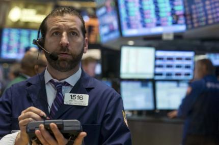 Wall St Extends Rebound on Earnings, ECB Report