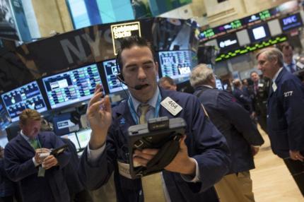 Wall St Rises but Dow, S&P 500 Retreat from Record Highs