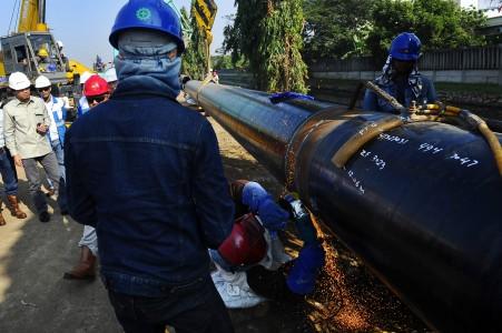 Pemasangan pipa Pertamina gas