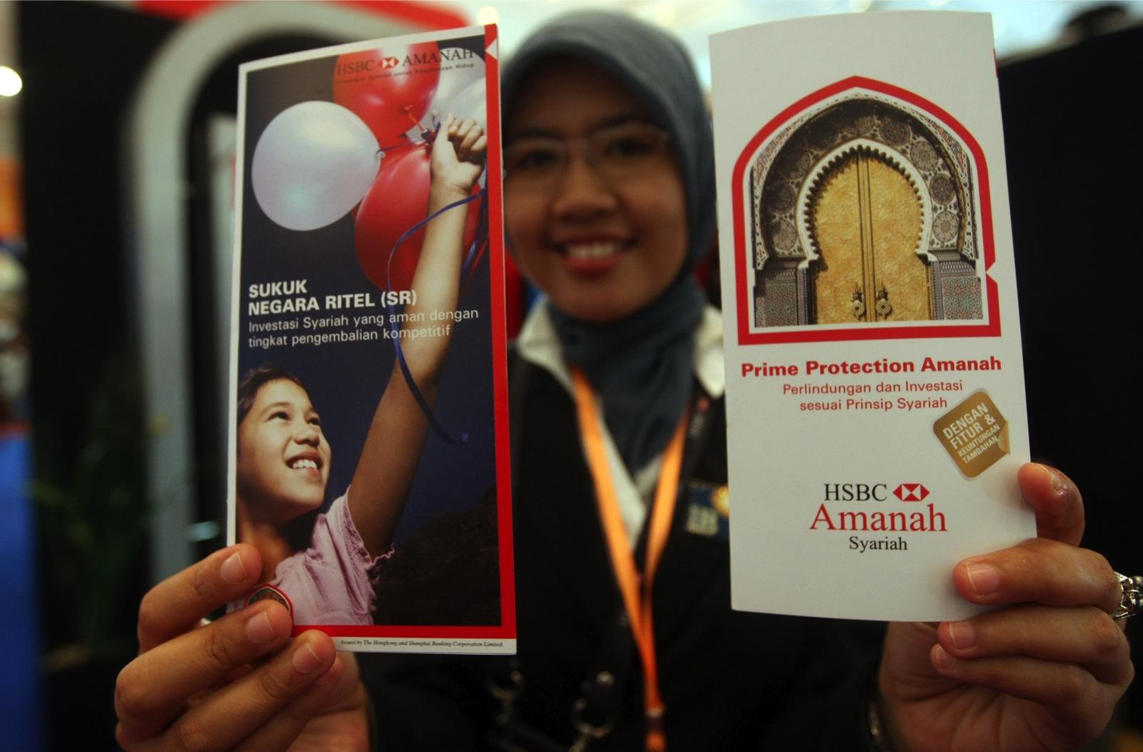 Prabowo Goal for Shariah-Compliant Finance Hub Fails to Sway