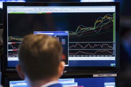 Wall St Jump Takes Stock Index to 14-year Peak on Fading Ukr