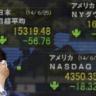 Asia Stocks Dip, Lower Yields Keep Dollar in Check