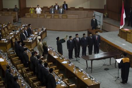 Koalisi Prabowo Tekuk Lagi Jokowi di Parlemen, Investor Asing Terus Keluar RI