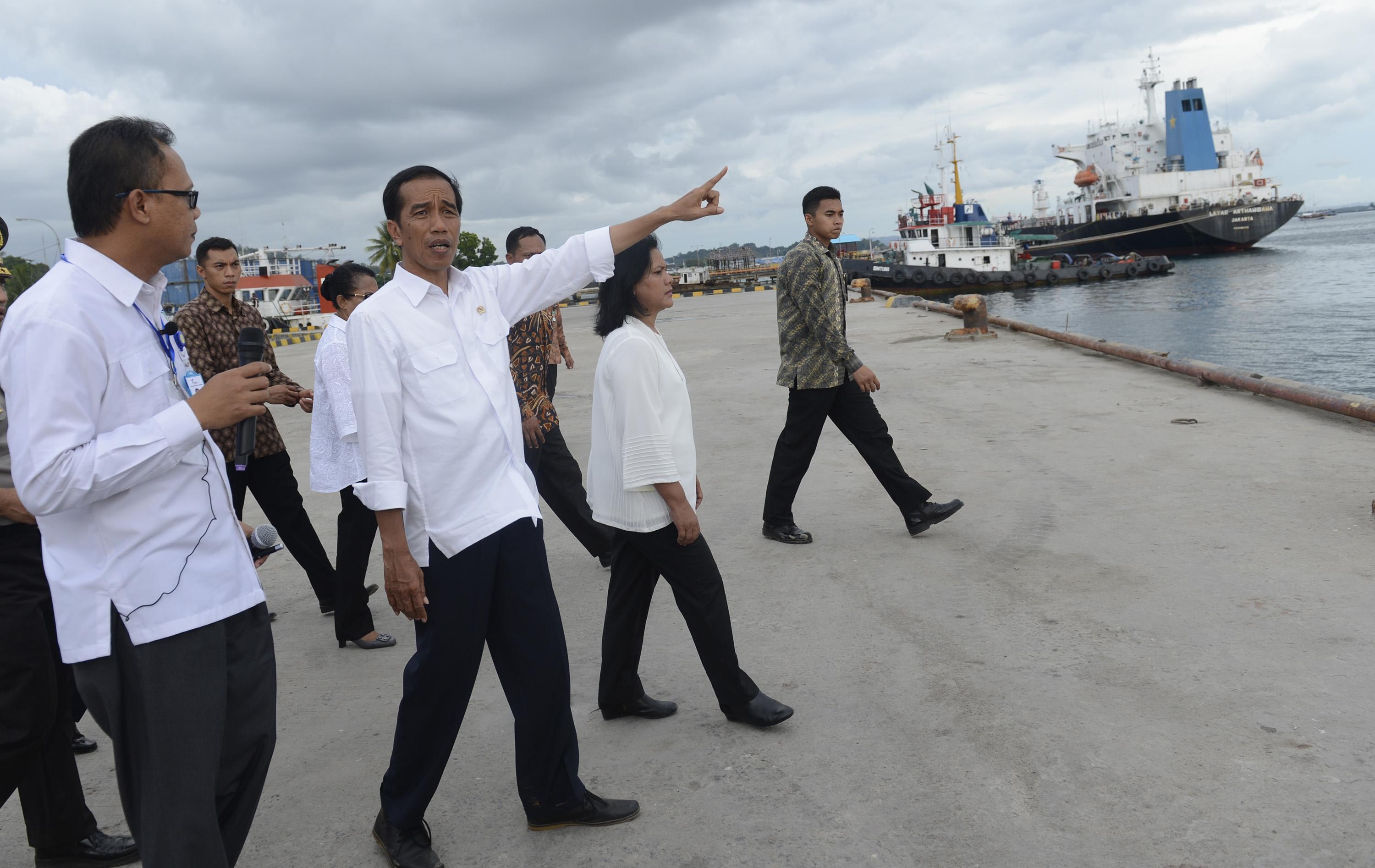 Jokowi: Harga Premium Akan Turun Rp6.400-Rp6.500, Harga Sembako Harus Turun