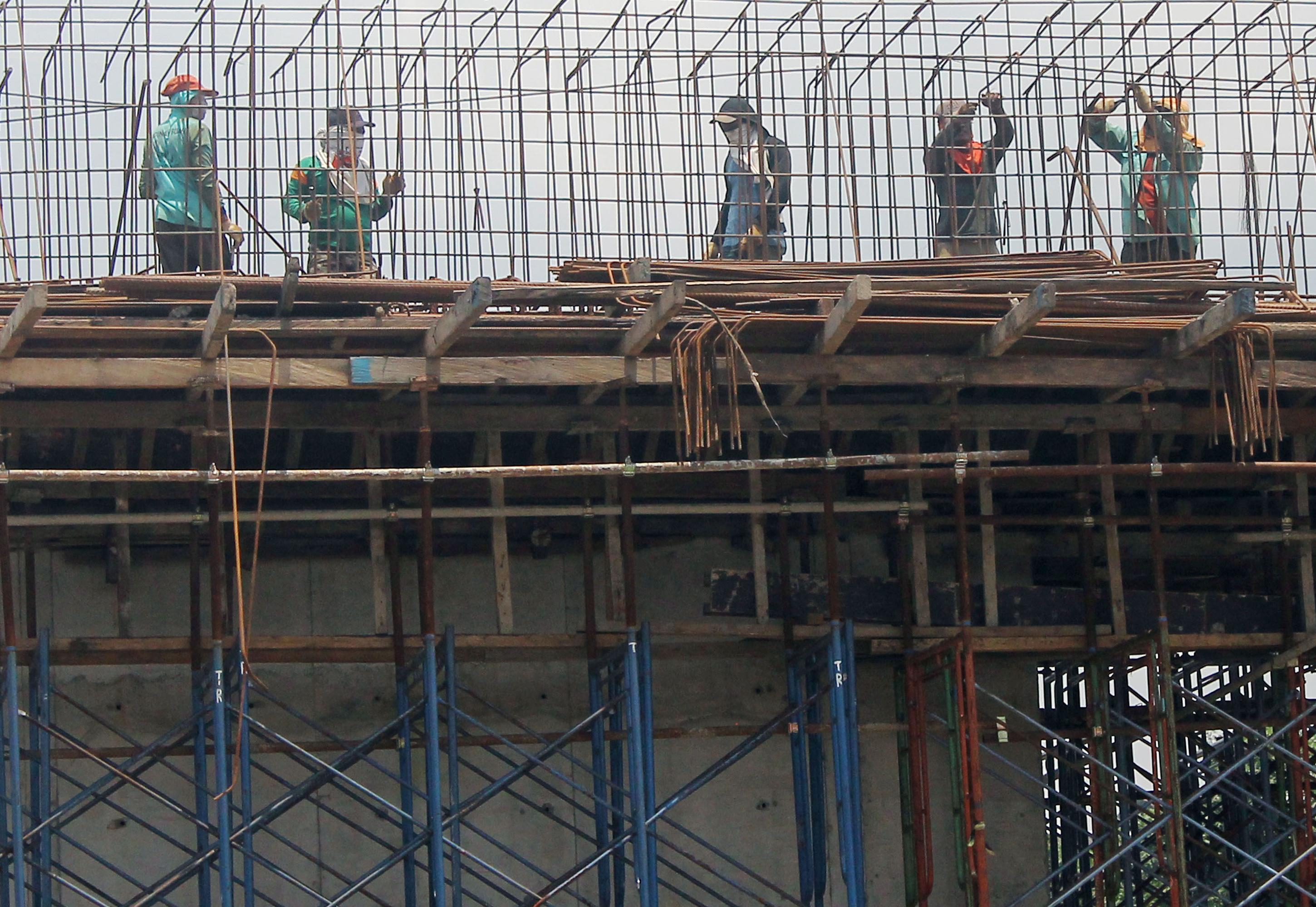 MARKET FLASH: Emiten Beras Butuh Rp7T; WSKT Bangun 10 Bendungan