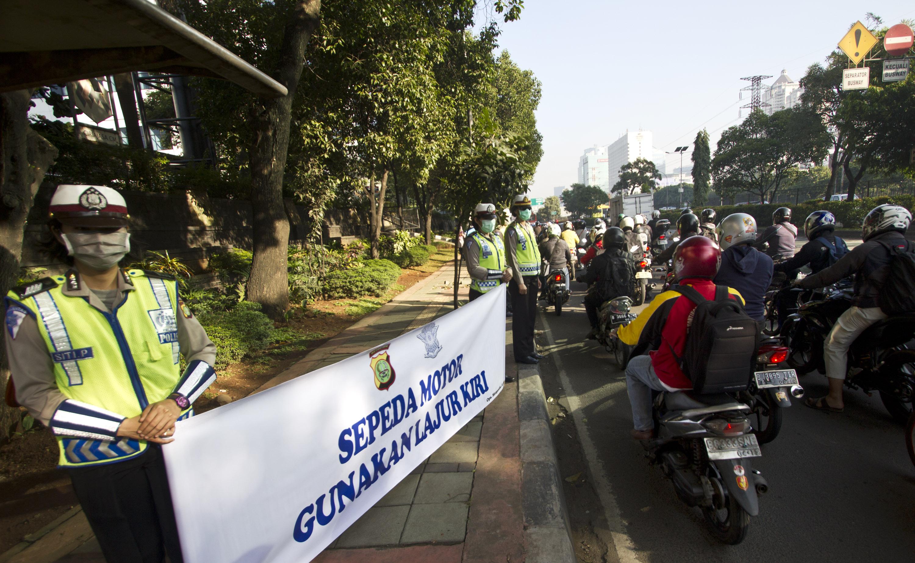 Sosialisasi Jalur Khusus Sepeda Motor di Jalan Gatot Subroto Jakarta