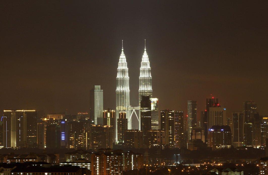 Skandal Keuangan Malaysia Rp148 T, Jika Ditumpuk Setara 97 Menara Petronas