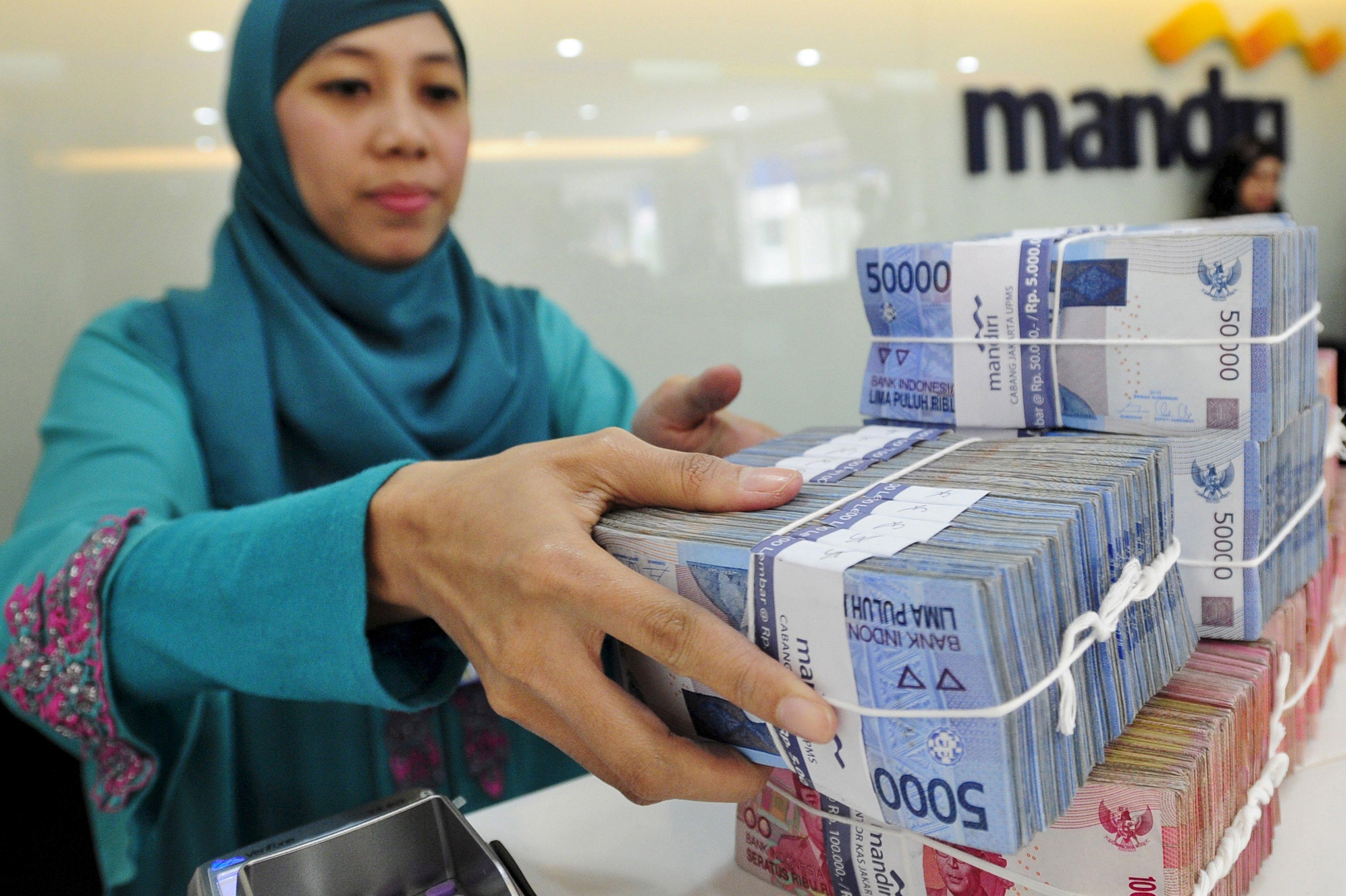 MARKET FLASH: Bank Mandiri Cari Pinjaman Asing; AISA Rencana Buyback Saham