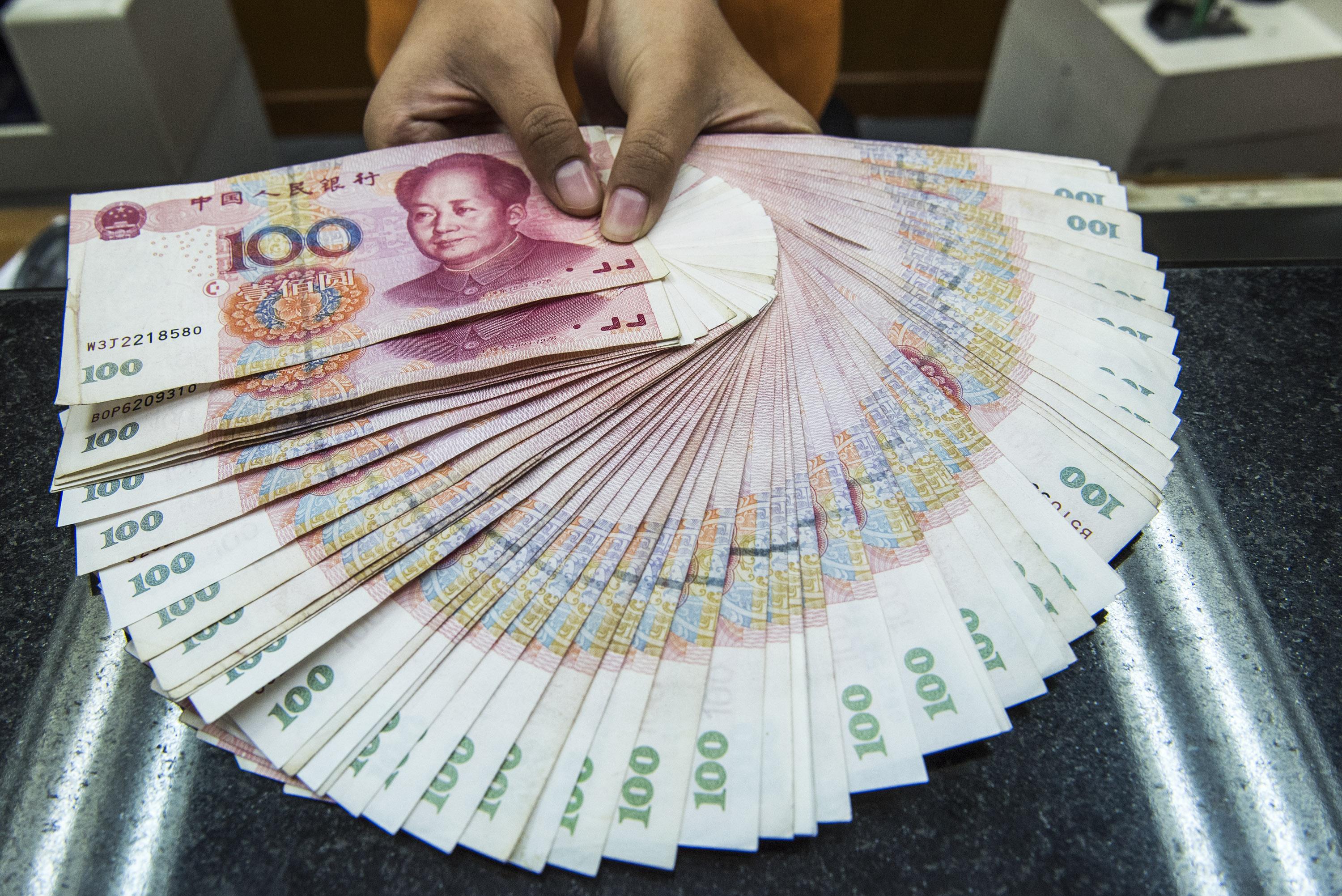Yuan Di Luar China Terus Melemah, Bank Sentral China Intervensi