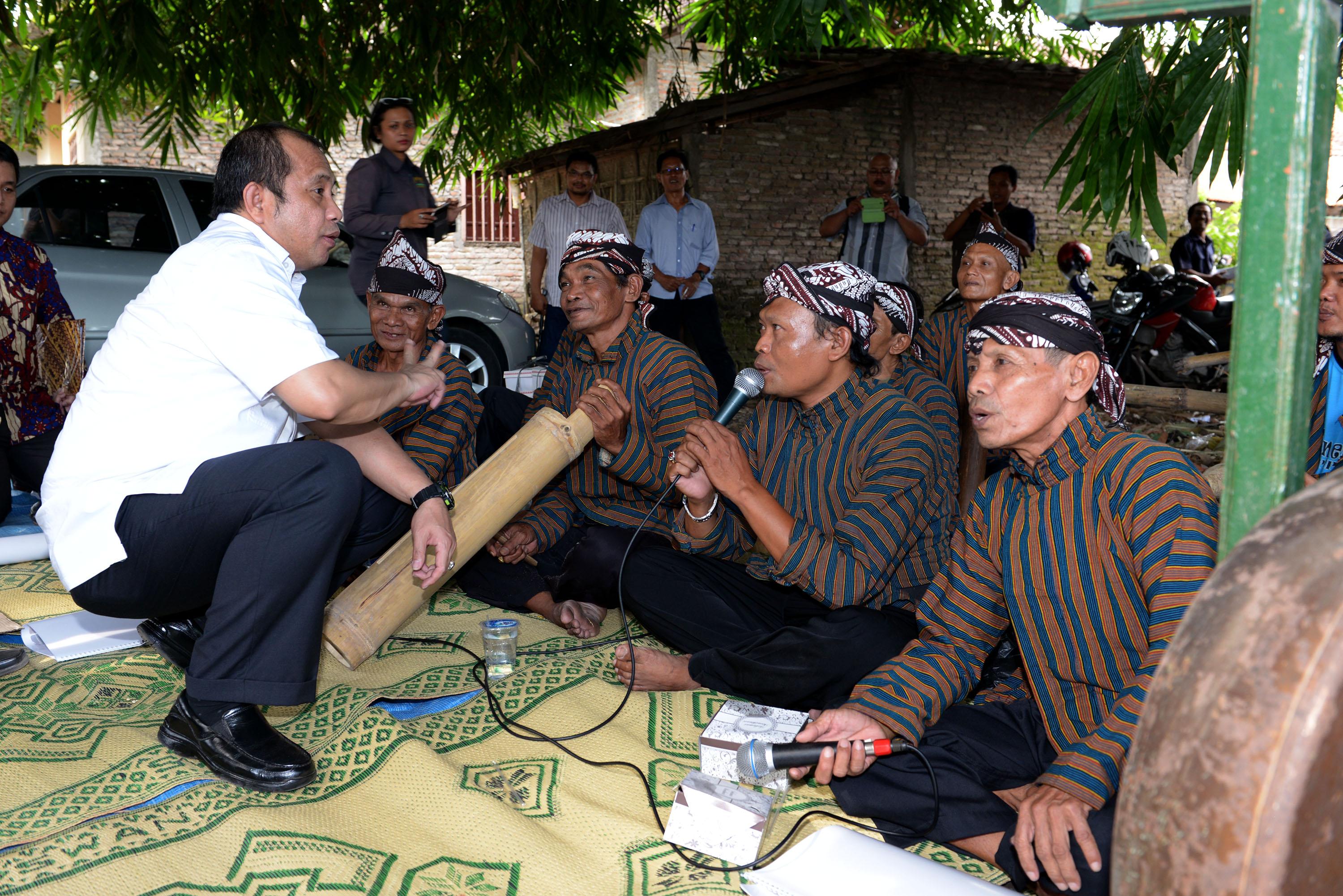 FOTO: Menteri Desa Marwan Jafar Blusukan Awasi Dana Desa