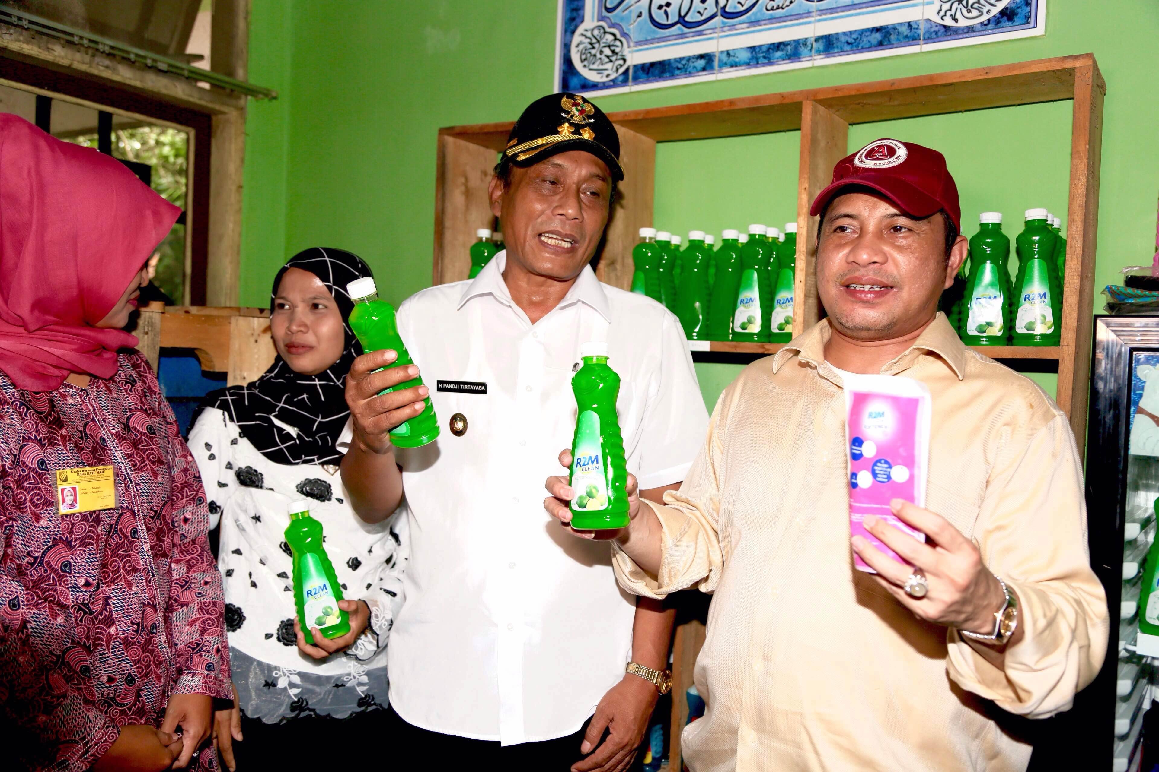 FOTO: Dirikan Usaha Desa Sabun Cuci, Ibu-ibu Ini Setor Saham Rp20.000/Anggota