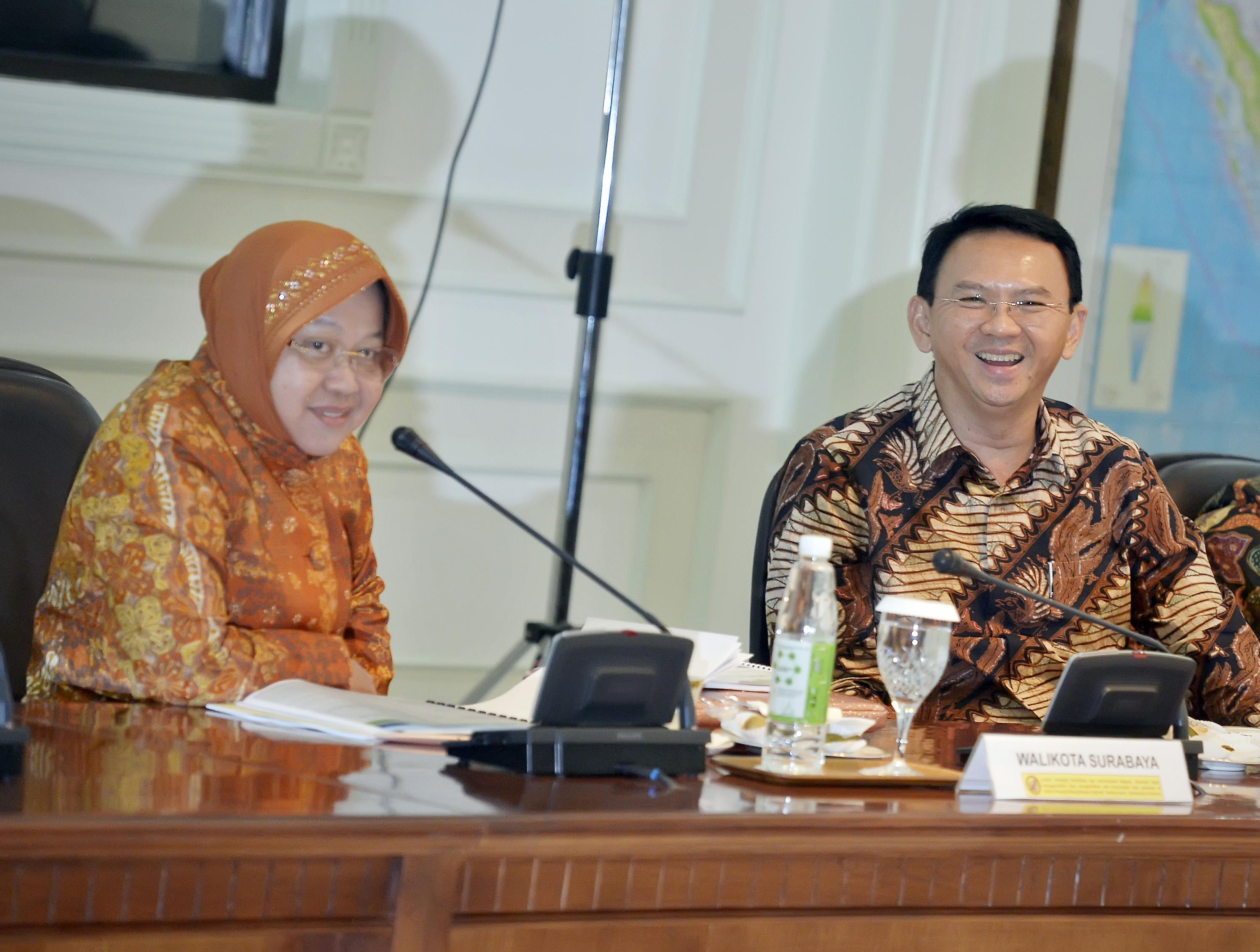 In challenging Ahok, how can Risma's success in Surabaya inspire Jakarta?