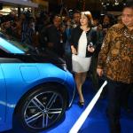 Berita Hari Ini : EXCL Tambah 17 Ribu BTS, Jokowi Setujui Insentif Mobil Listrik