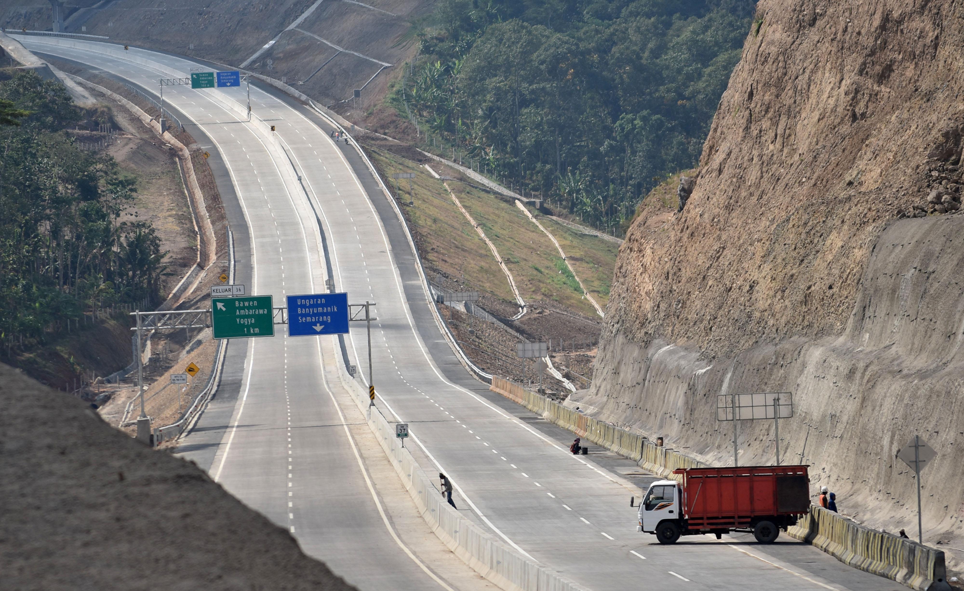 Berita Hari Ini : Tol Semarang-Solo Rampung di 2018, PGAS Minta Gas ke Pertamina