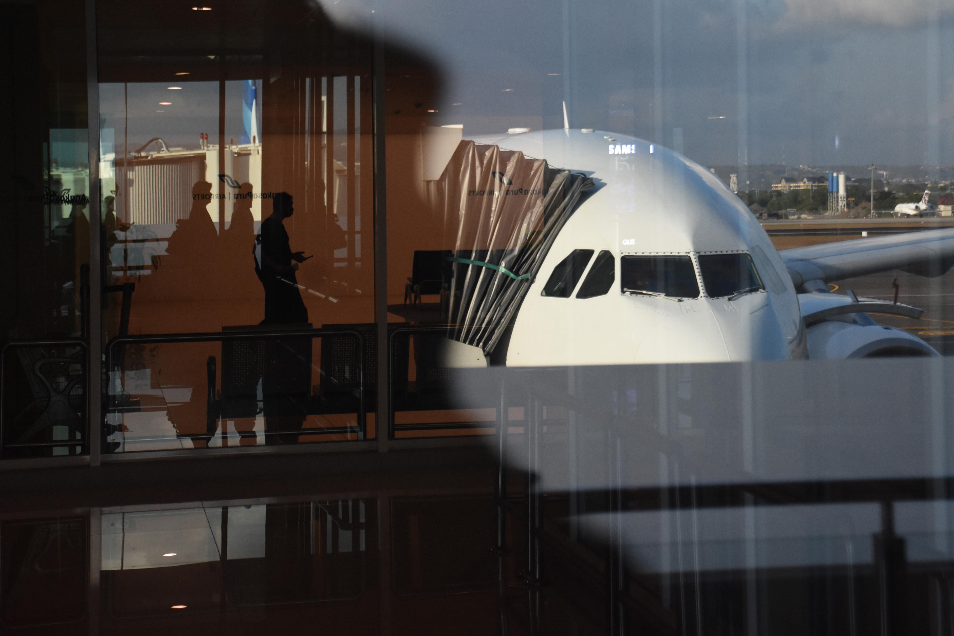 Berita Hari Ini: Ramai Rilis Obligasi Korporasi, Tiket Pesawat Turun di Jam Sepi