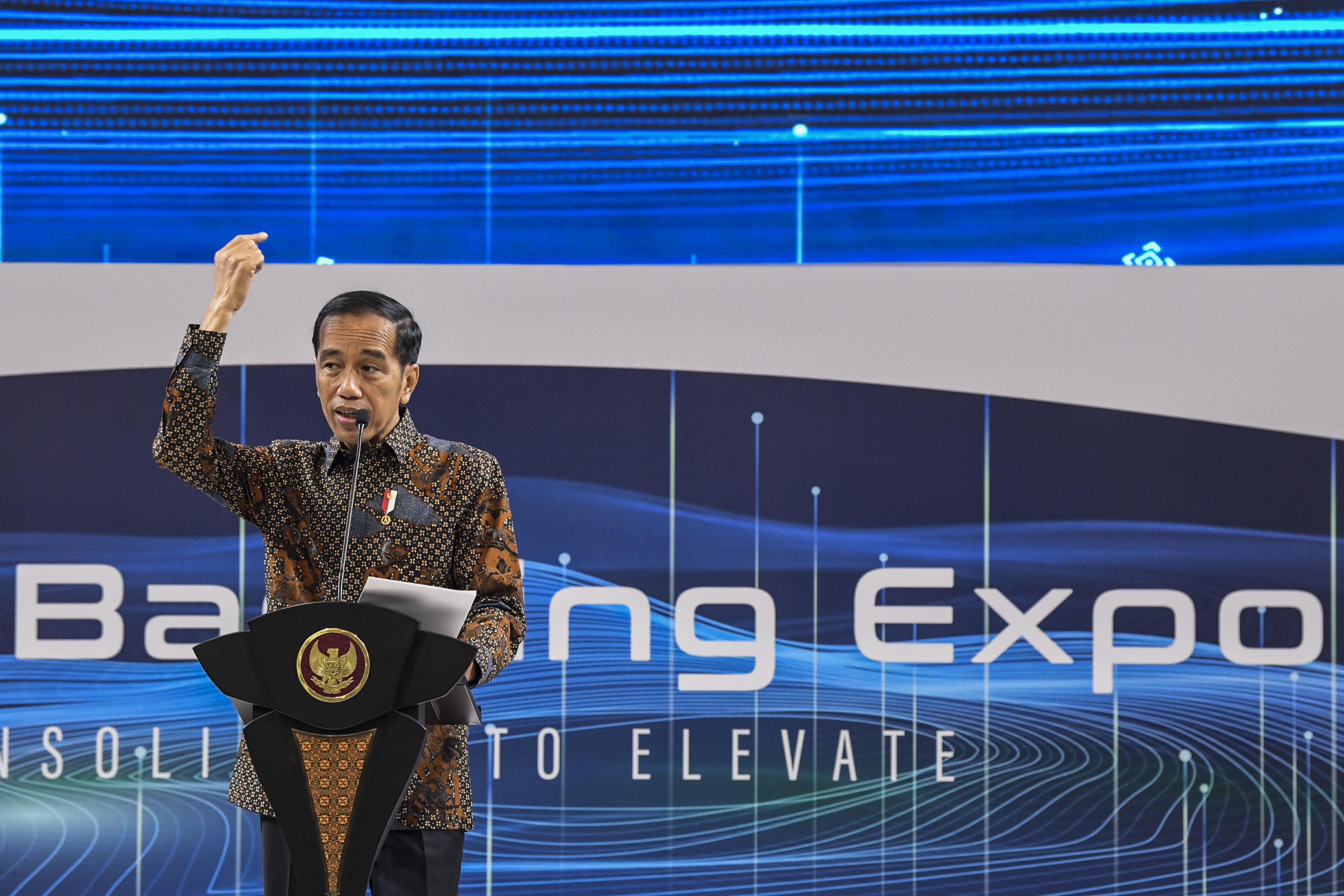 Berita Hari Ini : Jokowi Minta Bunga Kredit Turun, Calon Dirut BMRI dan BBTN 