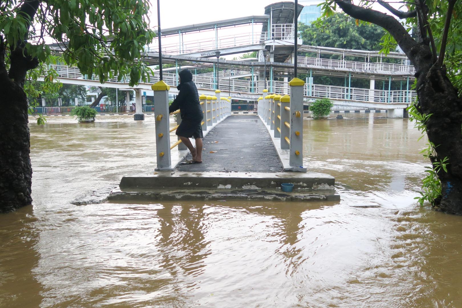 Berita Hari Ini : Kerugian Banjir Capai Rp5,2 T, WeChat Pay akan Masuk Indonesia